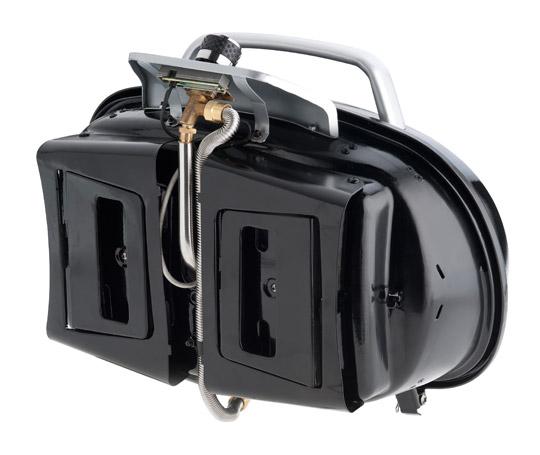 Landmann, Grill Chef, compatto barbecue a gas. Largo 50 cm, chiudibile, con piedini retraibili; il bruciatore è di acciaio inox, la griglia offre uno spazio di cottura di 45,5 cm. Coperchio smaltato, 6 kg il peso e disponibilità di diversi colori